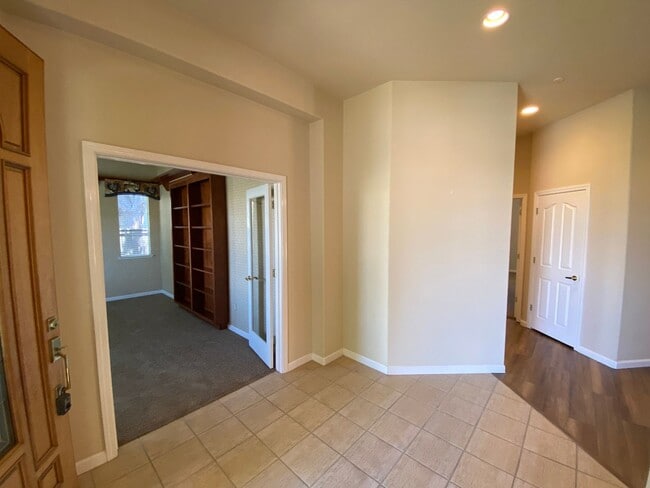 Building Photo - Beautiful 55+ Home in Heritage Lakeside
