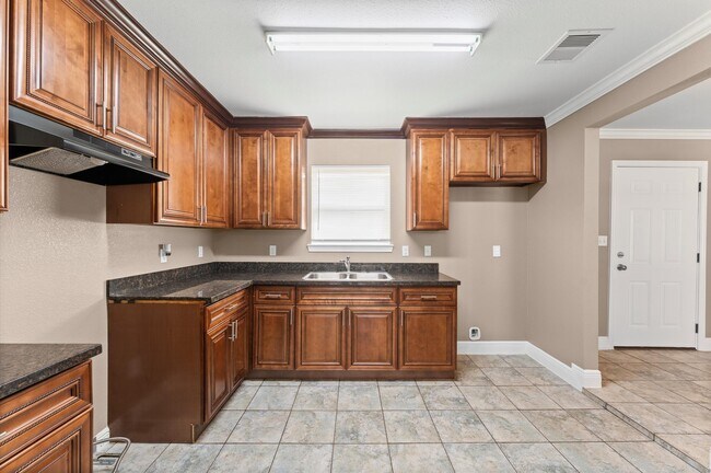 Foto del edificio - 5646 Belmark St