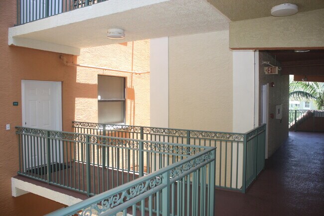Building Photo - 1610 Presidential Way