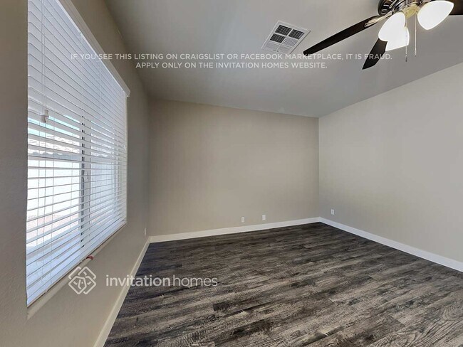 Foto del edificio - 10508 Glowing Cove Ave