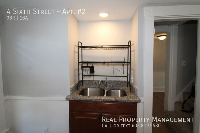 Building Photo - Downtown Dover 3 Bedroom Apartment!