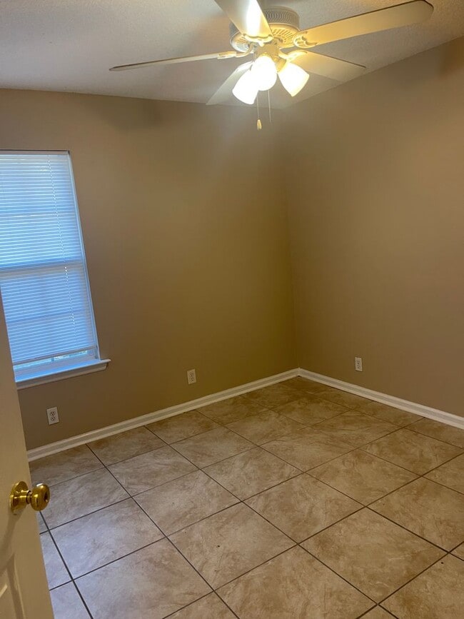 Building Photo - 24 Commons Court - 3/2 Duplex (NO SECTION ...