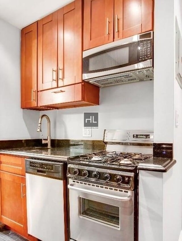 Building Photo - W 53RD ST.