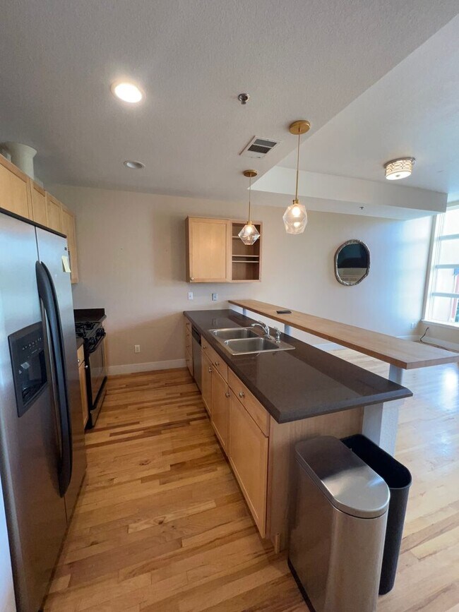 Building Photo - 2BD/2.5BA Gorgeous Condo, Tennyson St Denv...