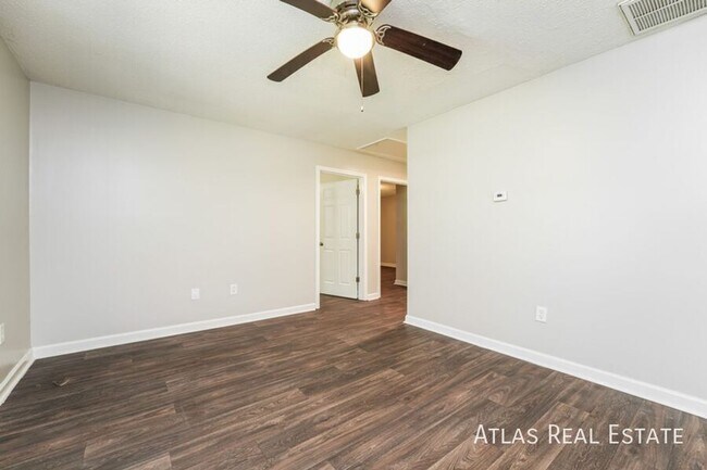 Foto del edificio - 322 Lexington Heights
