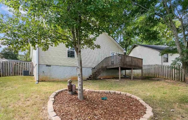 Building Photo - 211 Hollington Dr NE