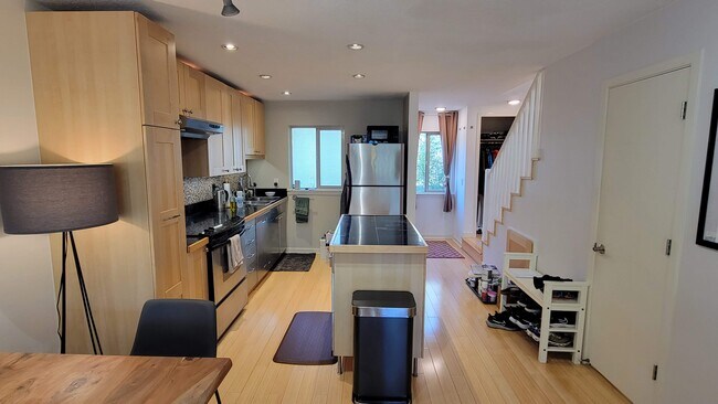 Foto del edificio - 2785 NW Upshur St