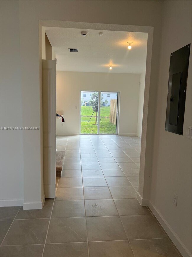 Foto del edificio - 2357 NW 122nd Ter