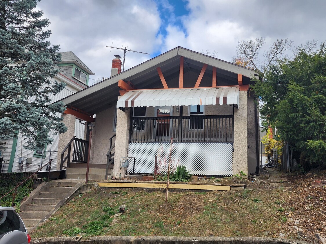 Primary Photo - 1266 Clairhaven St