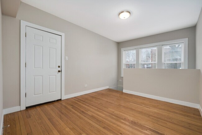 Building Photo - 3702 W Cornelia Ave