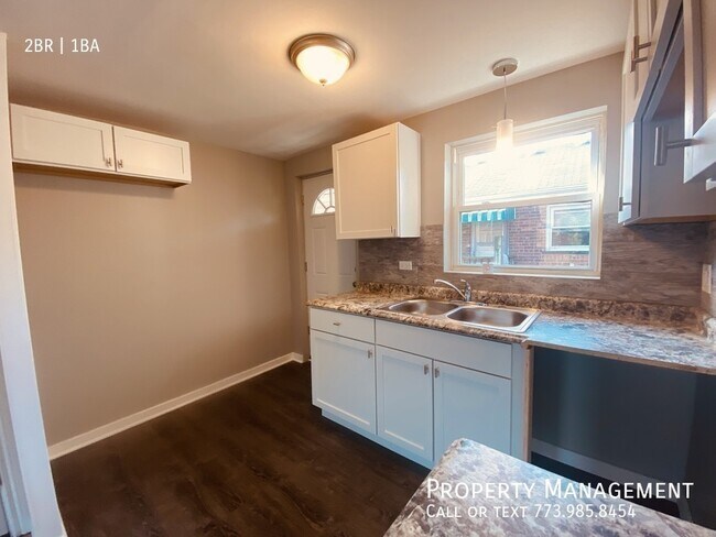 Foto del edificio - 8153 S Colfax Ave