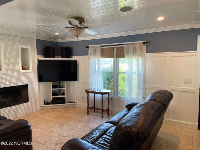 Foto del edificio - 5116 Masonboro Loop Rd