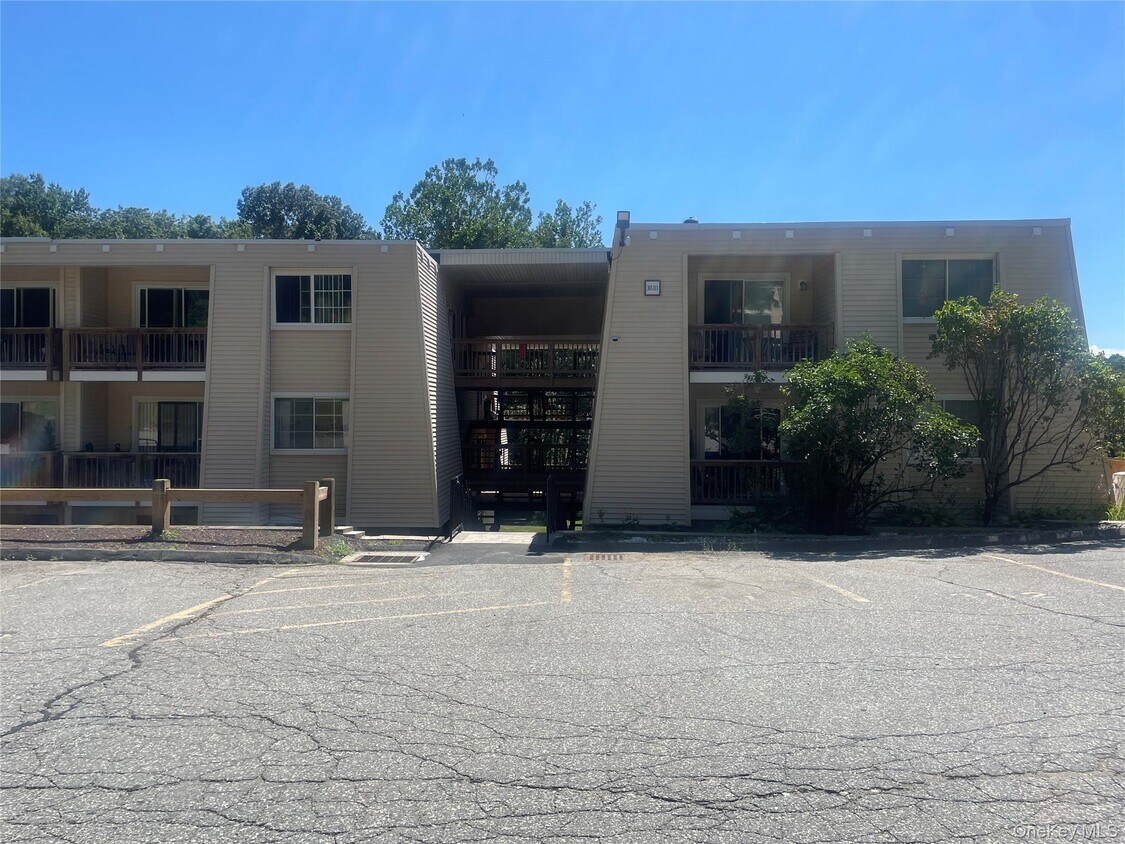 Foto del edificio - 311 Fox Run Ln