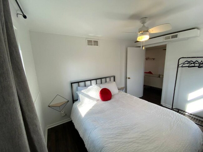 Foto del edificio - 1631 S Huntington Dr