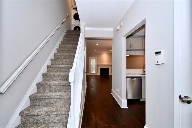 Building Photo - 306 Wedgewood Way