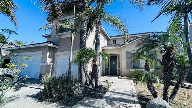 Building Photo - Spacious 4-Bedroom Home With 3-Car Garage ...