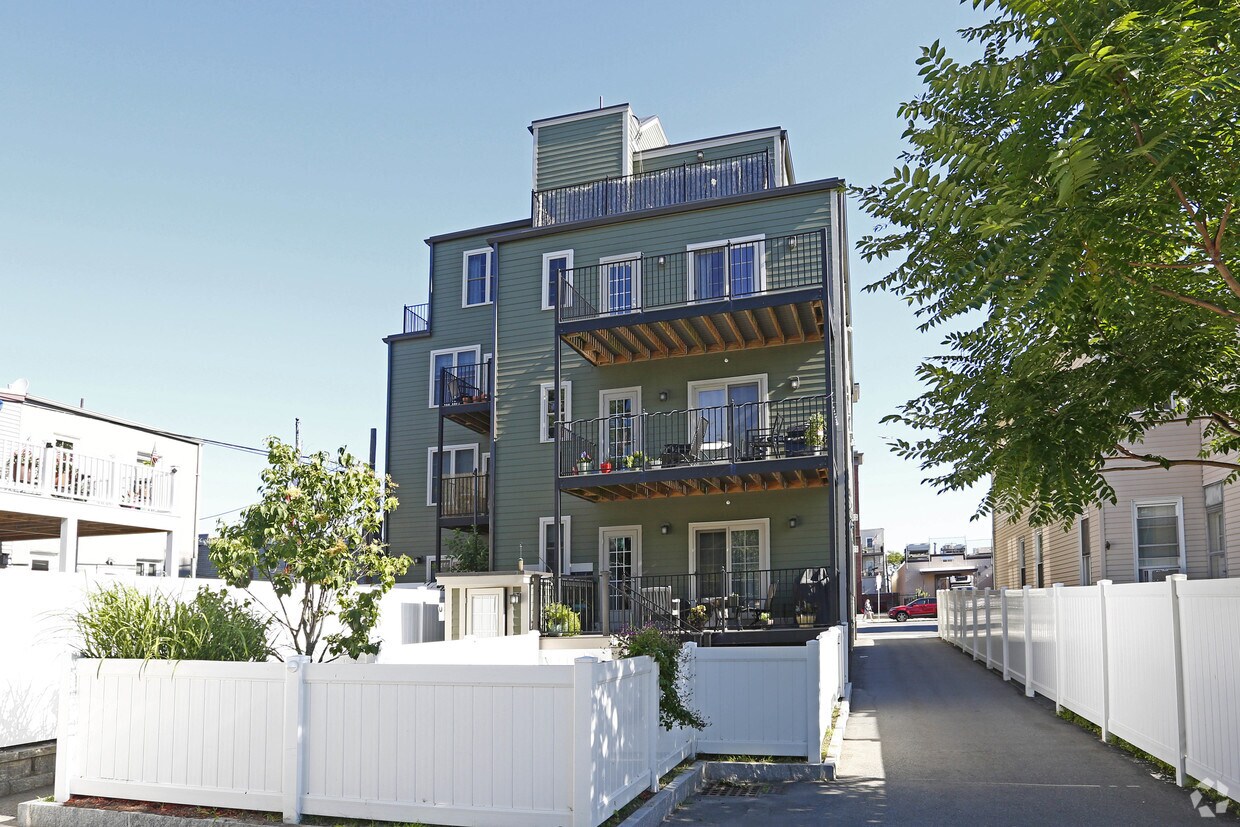 689 E 4th St, South Boston, MA 02127 Apartments in South Boston, MA