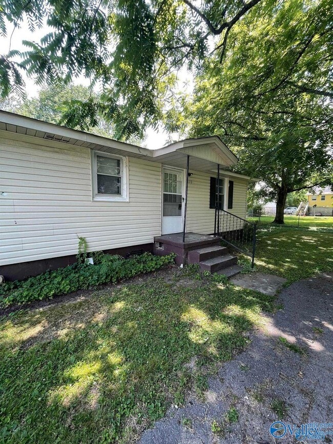 Building Photo - 120 Brockway Ave