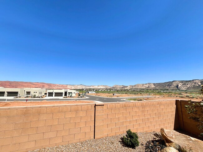 Building Photo - 1234 W Firepit Knoll Dr