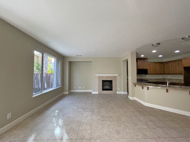 Building Photo - 280 Yellow Rose Cir