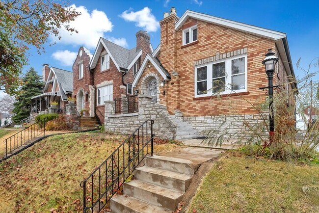 Building Photo - 5741 Walsh St