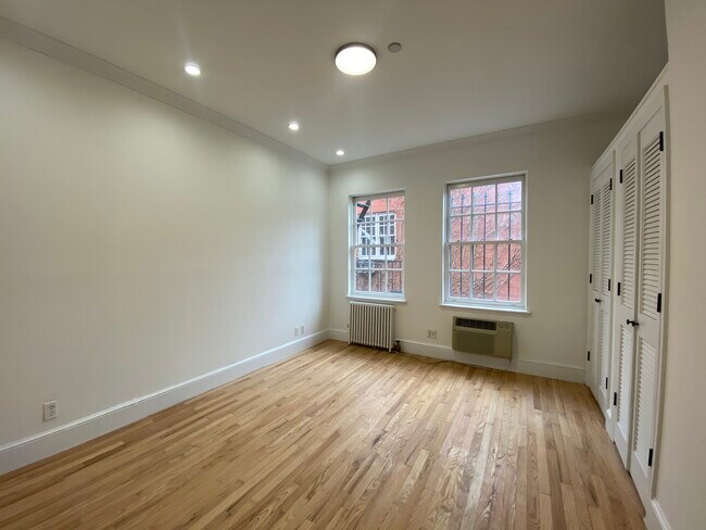 Foto del edificio - 319 E 91st St