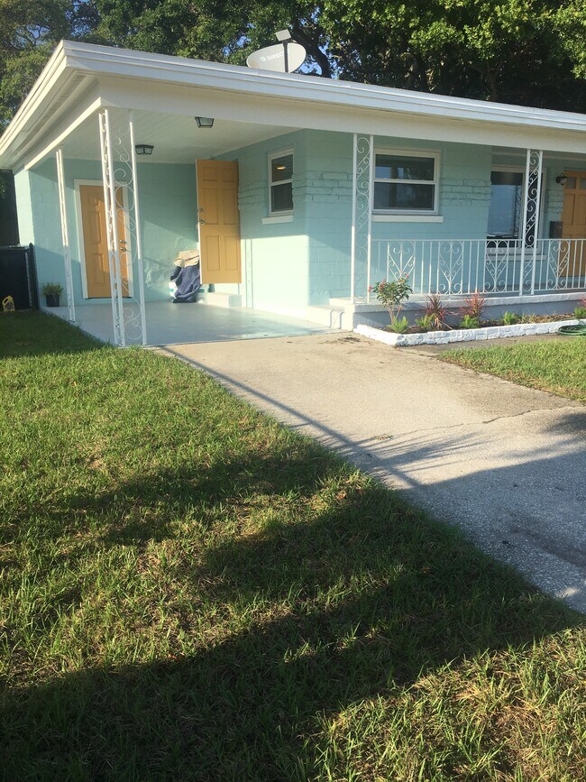 Building Photo - 517 W Ross Ave