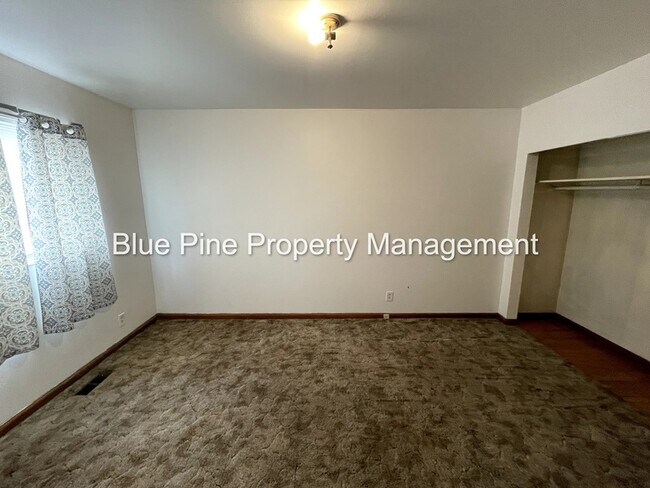 Building Photo - 360 S Ridge Ave