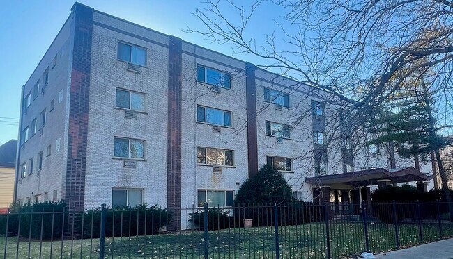 Foto del edificio - 1415 W Pratt Blvd