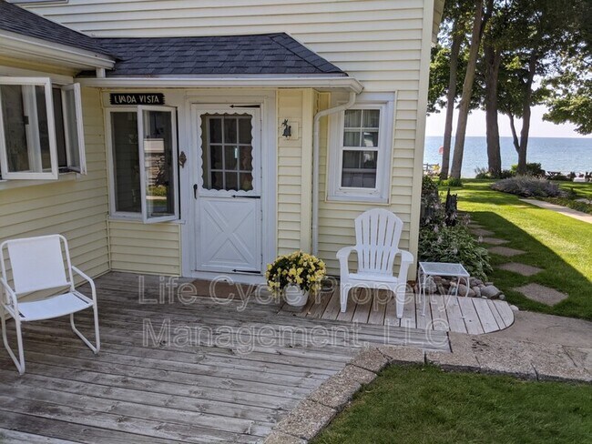 Foto del edificio - 2421 Lakefront Dr