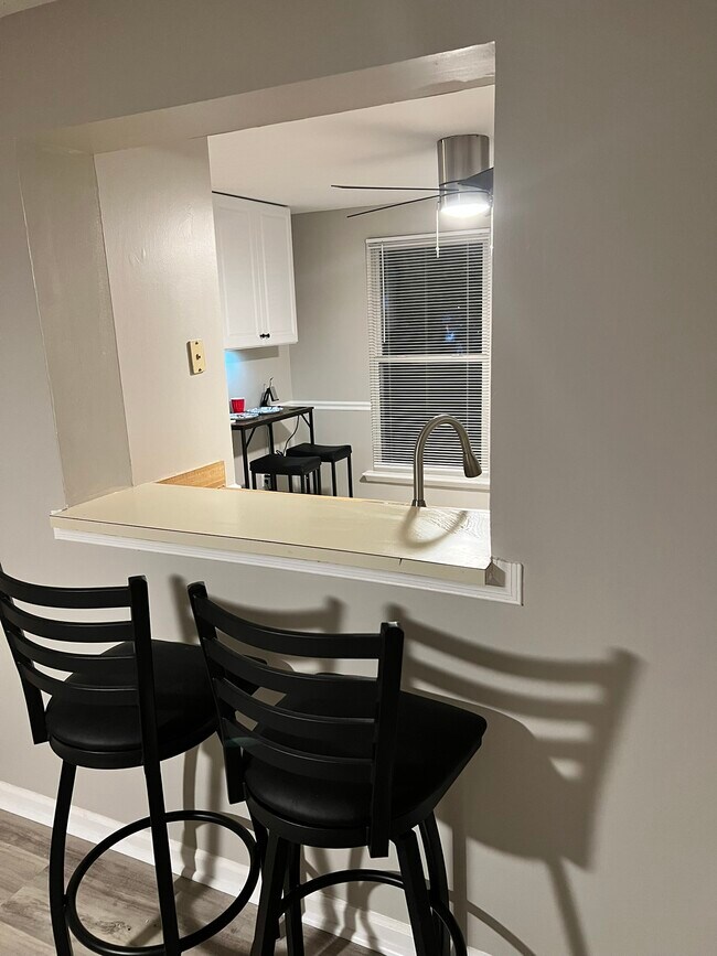 Foto del edificio - 7272 Shellburne Dr