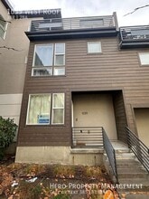 Building Photo - 1039 W Rooftop Dr