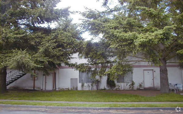 Primary Photo - 2212 O St NE