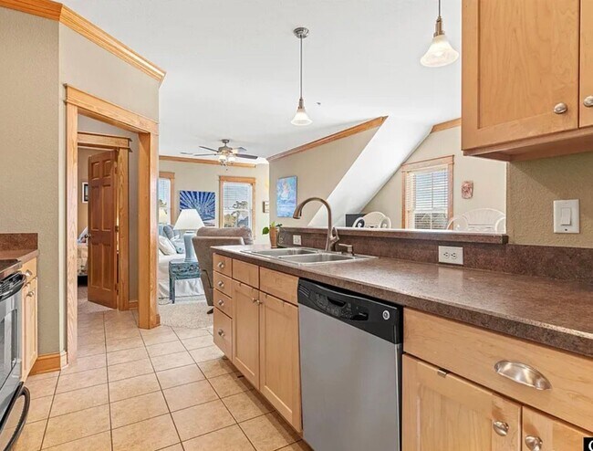 Foto del edificio - 503 Cypress Ln