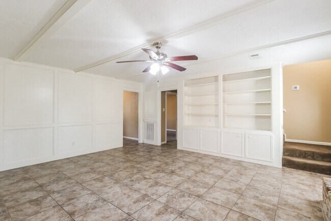 Foto del edificio - 6615 Seegers Trail Dr