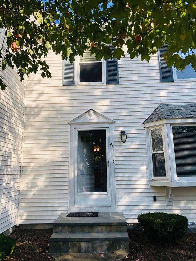 Building Photo - 333 Pond St