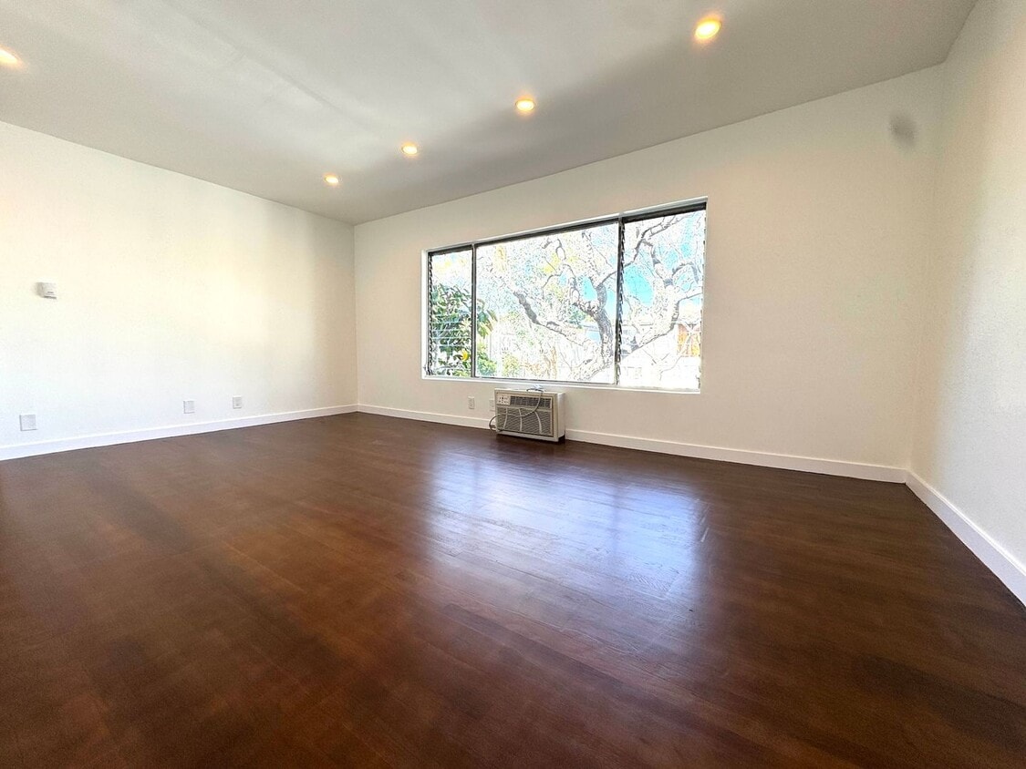 Primary Photo - Fully Renovated 2-Bedroom in Prime West Ho...