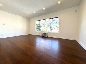 Building Photo - 1020 N Edinburgh Ave