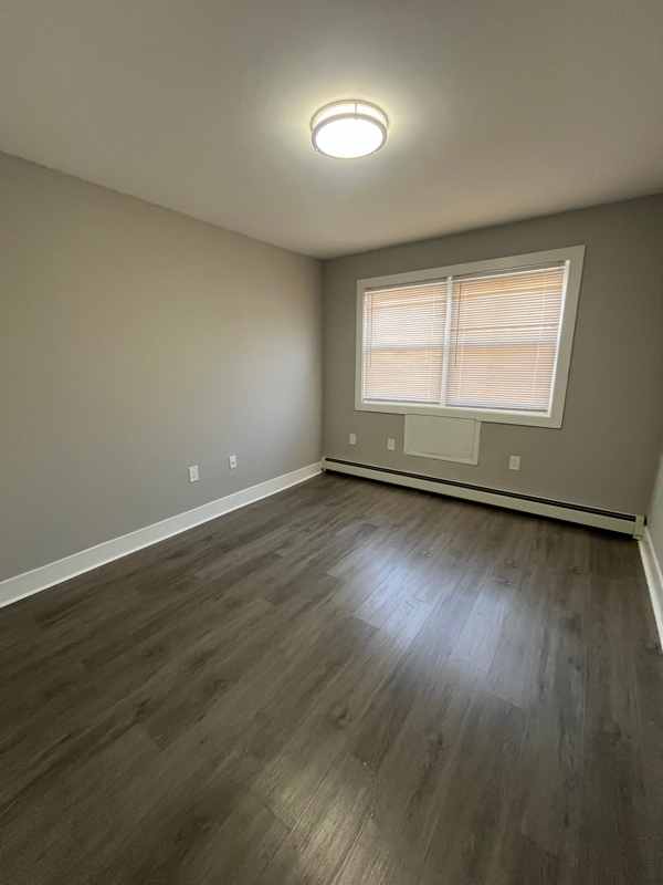 Building Photo - 431 Park Ave