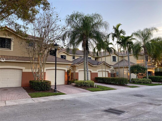 Building Photo - 4272  Vineyard Cir 4272 Weston Fl 33332