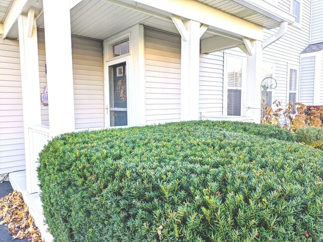 Foto del edificio - 2927 Falling Waters Ln