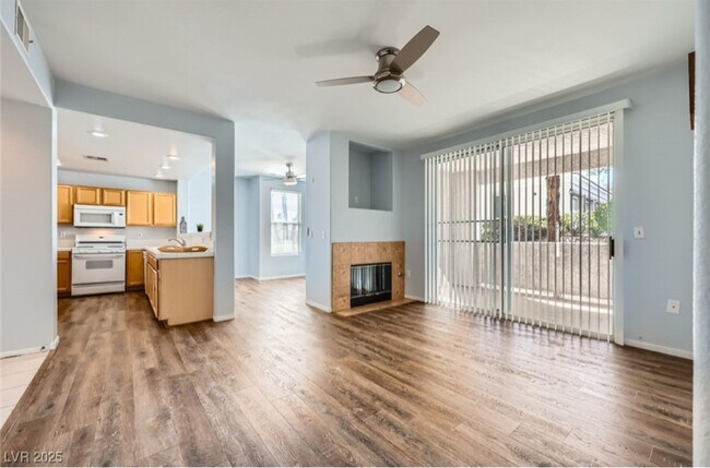 Building Photo - 2325 Windmill Pkwy