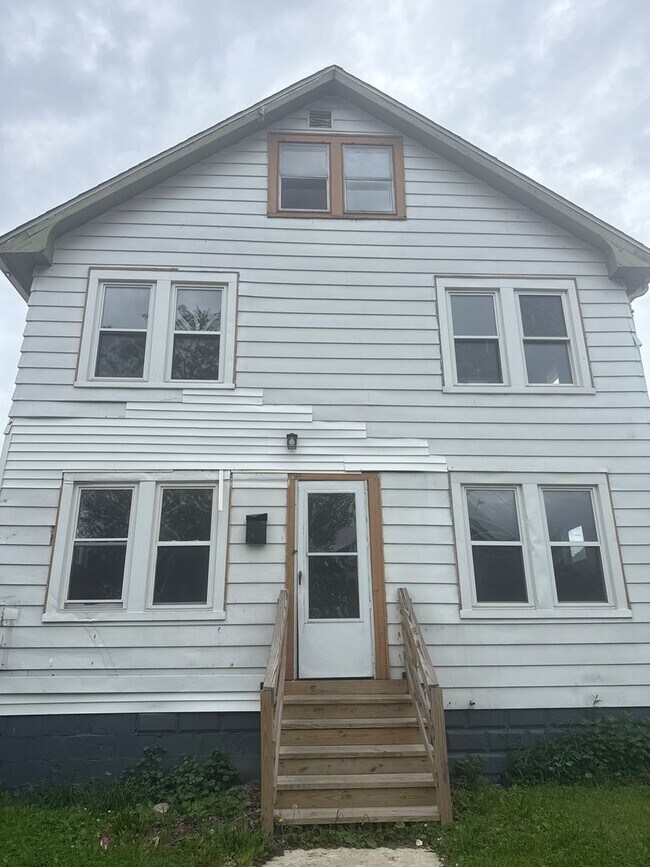 Building Photo - 3688 E 117th St