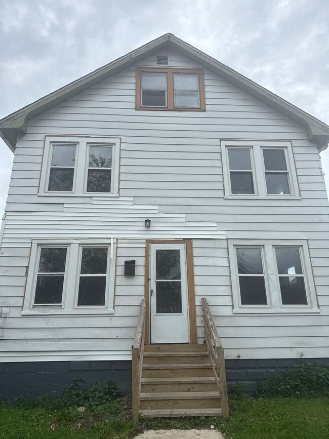 Building Photo - 4bd Single Section 8