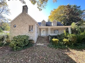 Building Photo - 504 Parkview Dr