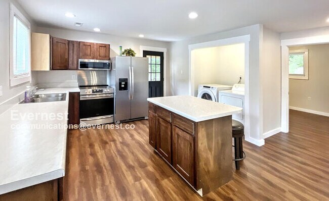 Foto del edificio - 33 Roach Hollow Rd