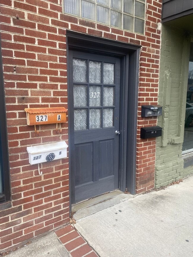 Building Photo - 327 W Main St