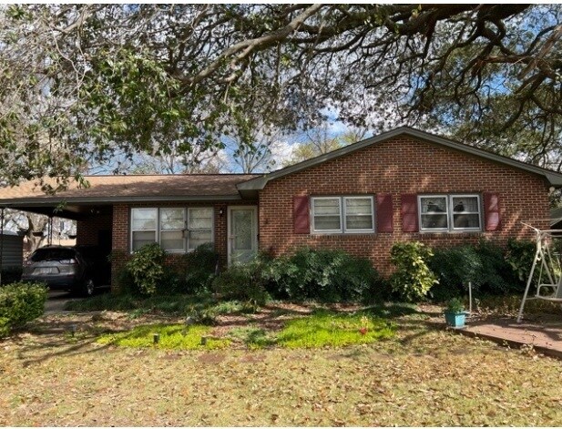Front of House - 321 E Imperial Cir