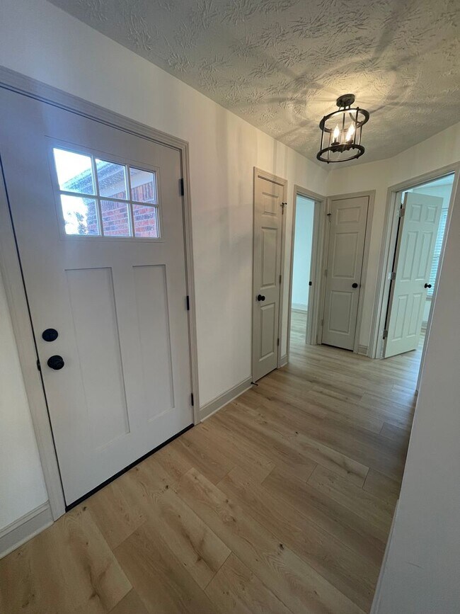 Building Photo - Beautiful Ranch home