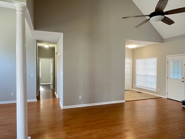 Foto del edificio - 253 Chadwick Cir